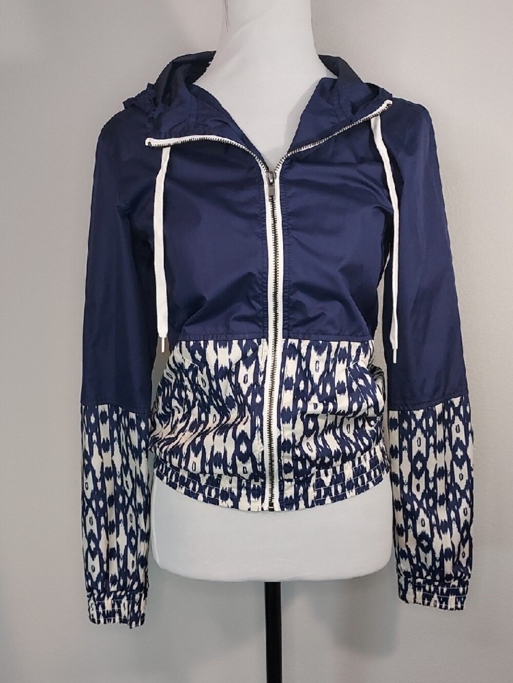 Empyre Navy Blue Off White Ikat Print Hooded Windbreaker Zip-Up Jacket Size XS